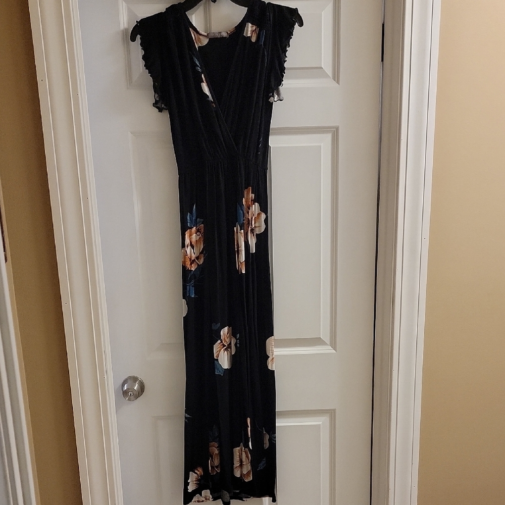 Chic Black Floral Maxi Dress